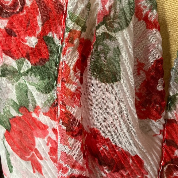 Flowy Scarf RED ROSES with White. Diaphanous. Sheer. Bias Cut. Retro pri… - Picture 5 of 12